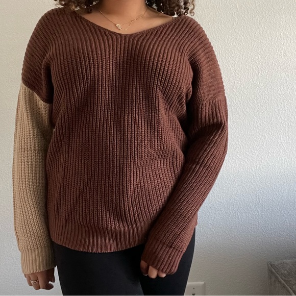 Color block back twist sweater - Picture 2 of 2